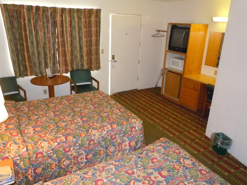 فالون Value Inn المظهر الخارجي الصورة