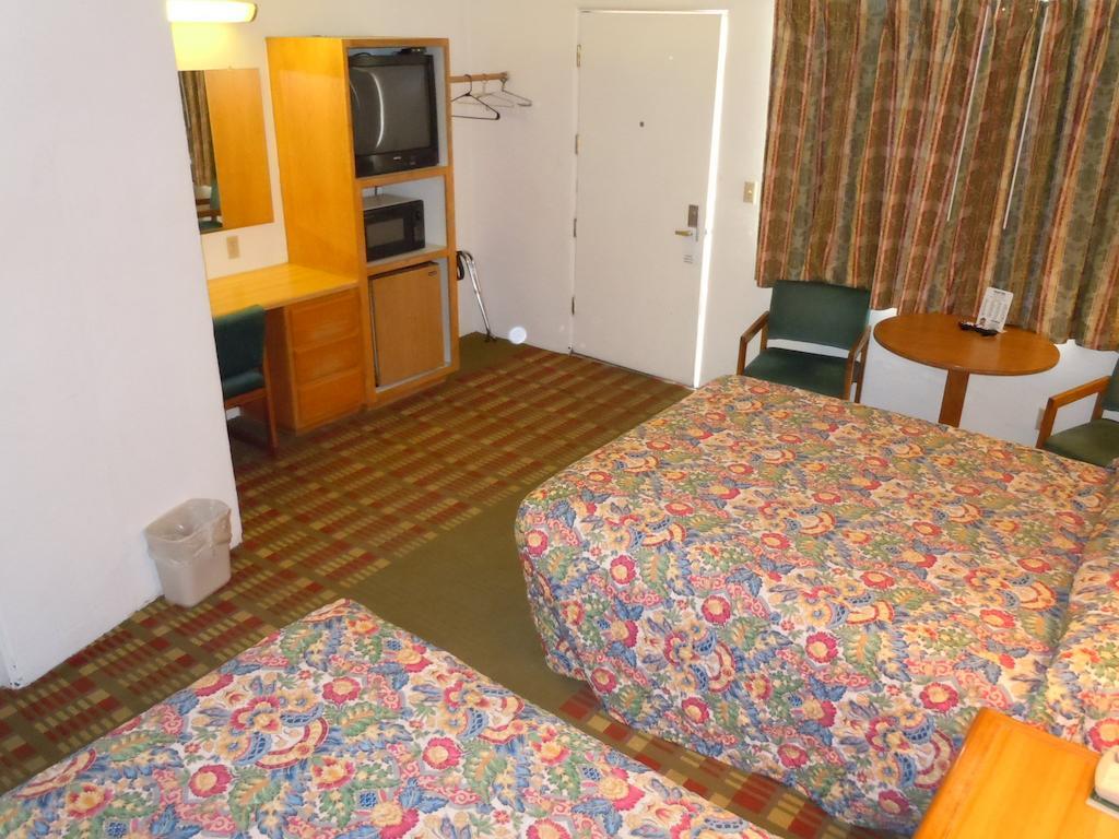 فالون Value Inn المظهر الخارجي الصورة